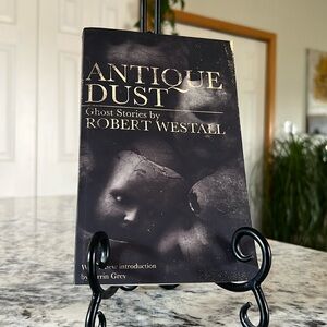 Antique Dust - Ghost Stories by Robert Westall